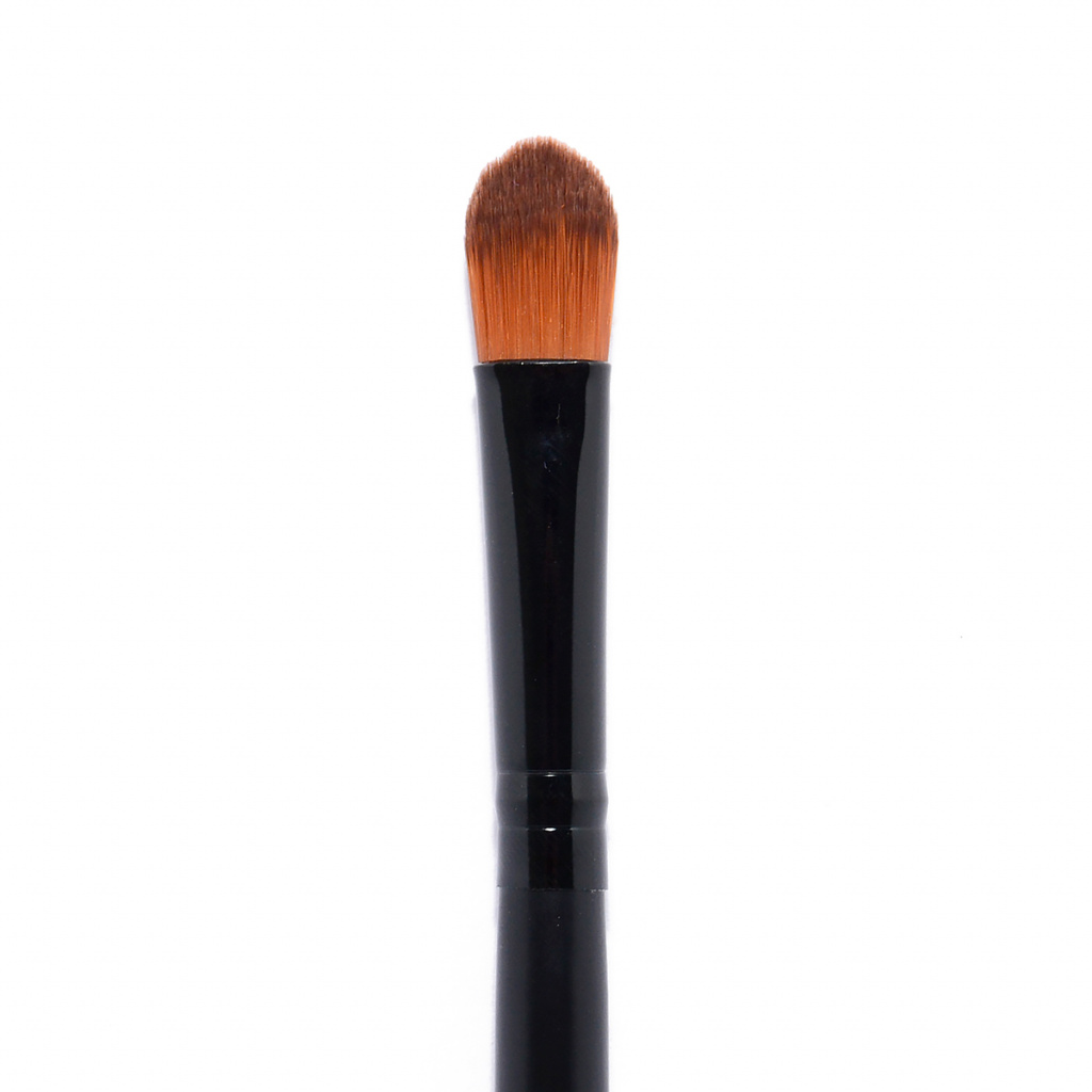 KM cosmetics flat brush for concealer