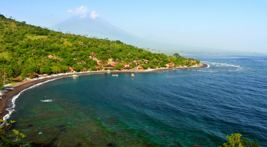 Jemeluk bay