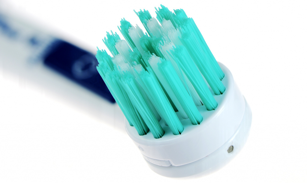 What are toothbrushes - the main types?