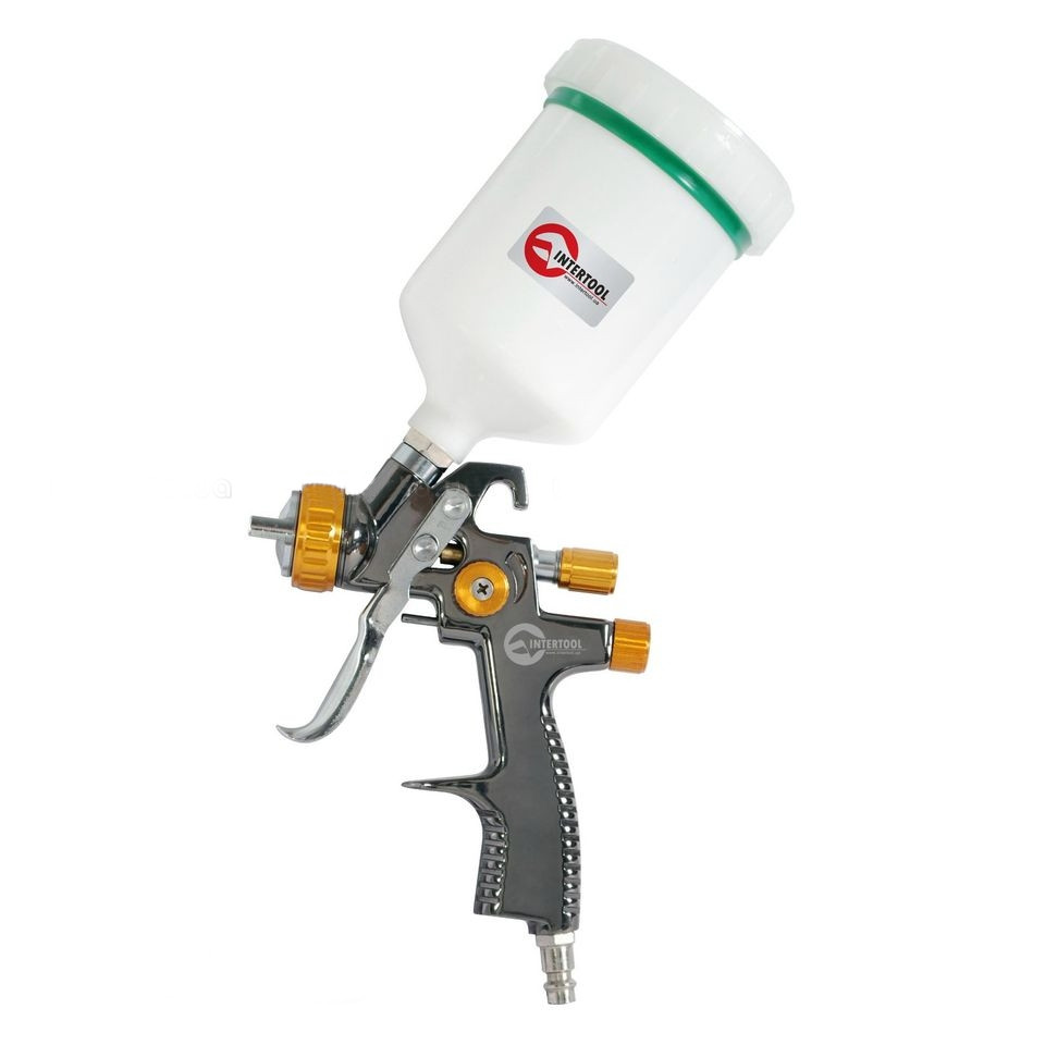 Pneumatic spray guns