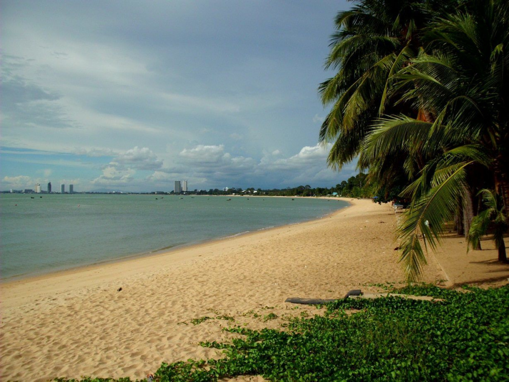 Bang Saray Beach