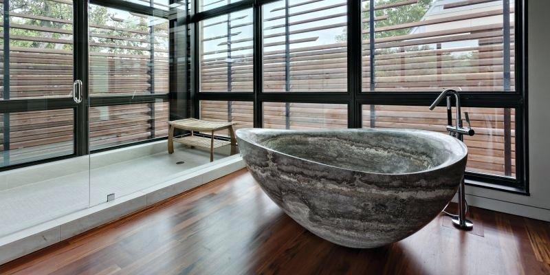 Features and advantages of the bath