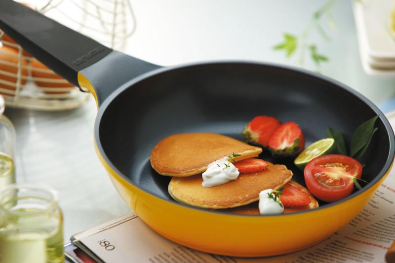 which is better: ceramic or teflon pan