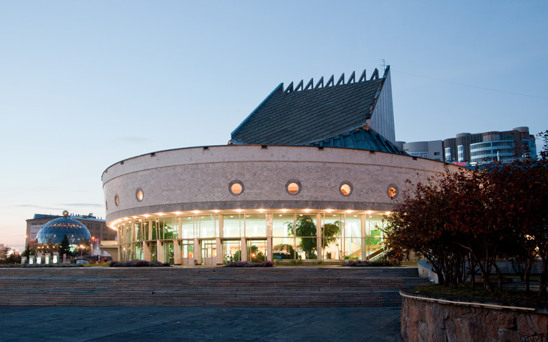 GLOBUS THEATRE