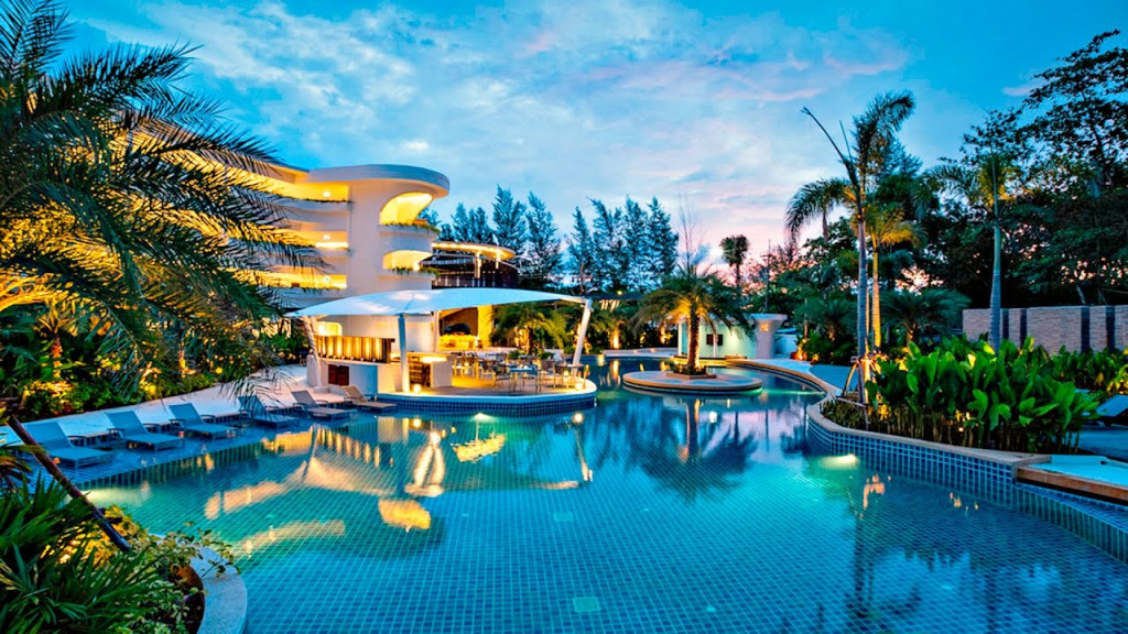 Novotel Phuket Karon Beach Resort And Spa