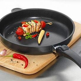 Which pan is better: cast iron or aluminum