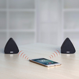 4 best ways to connect two speakers to one phone